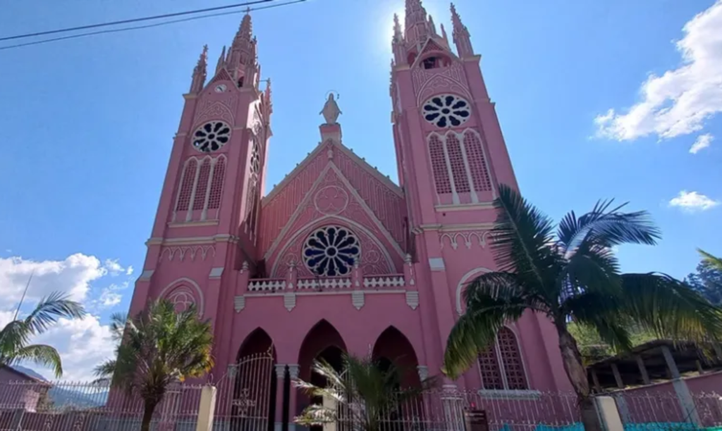 Iglesia rosada